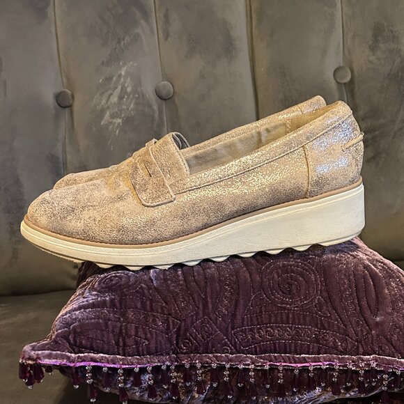 Sparkly gold loafers by Clarks, Size 9 - Picture 2 of 4